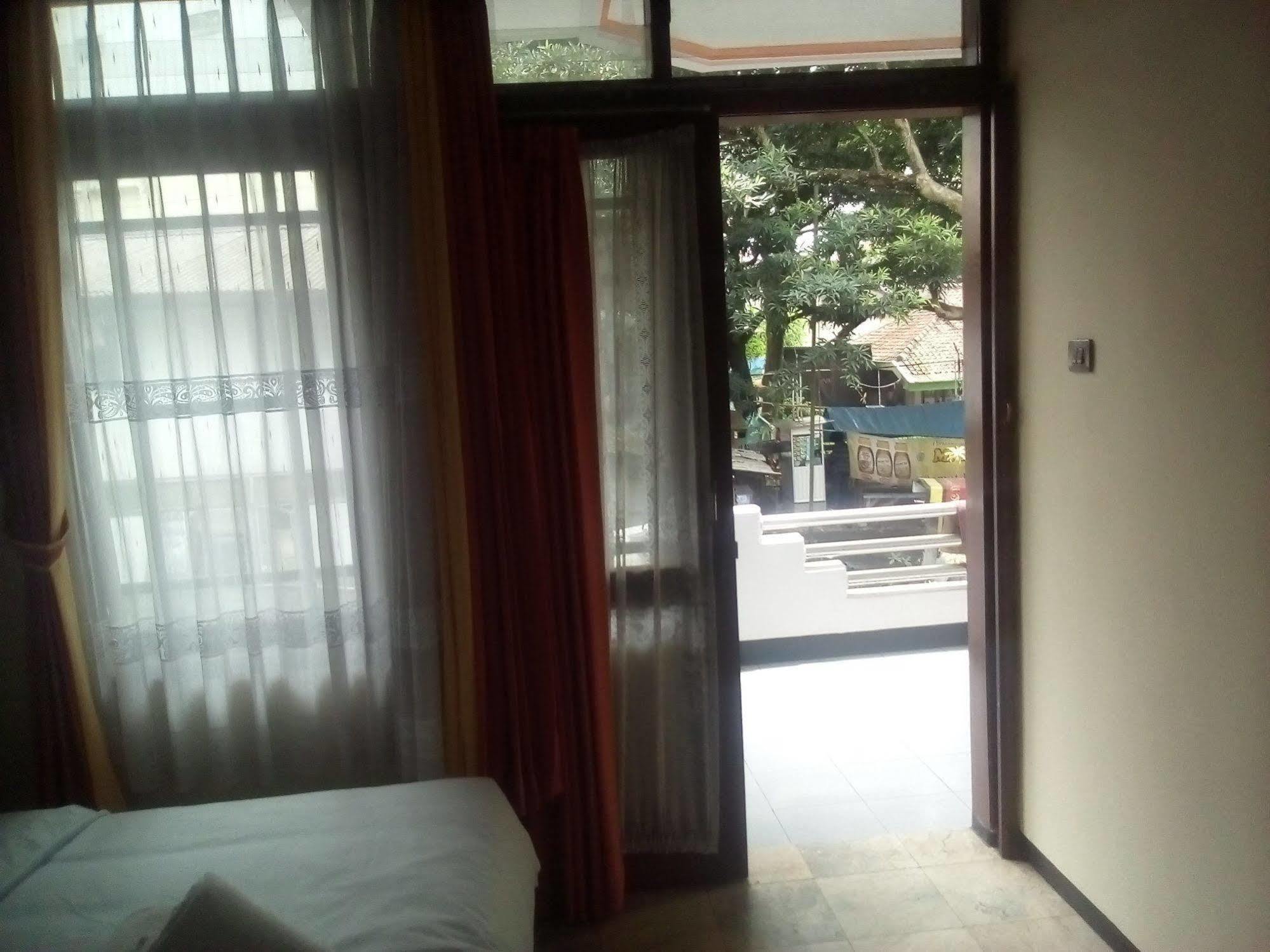 Simply Homy Guest House Pasteur Bandung Exterior photo